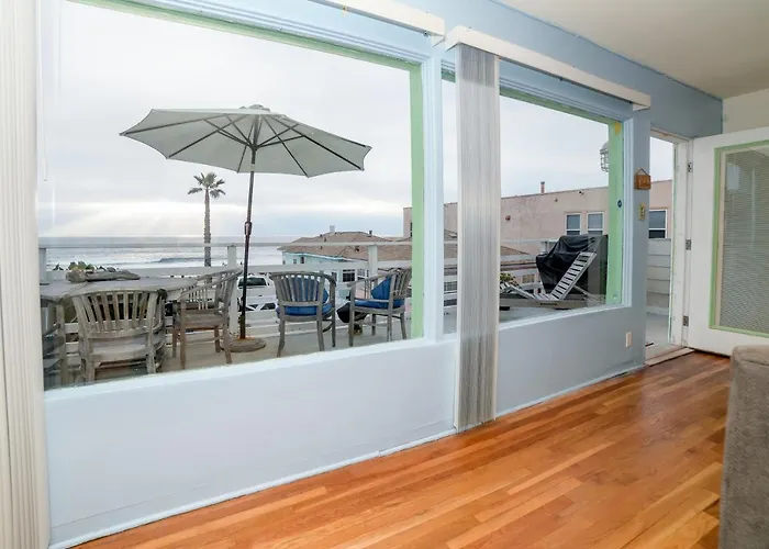 Beachfront Cottage Upper Unit