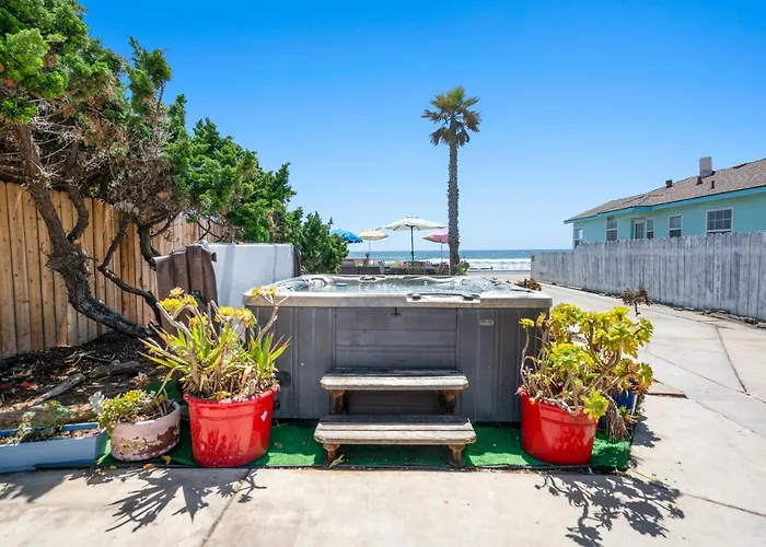 Beachfront Cottage Upper Unit