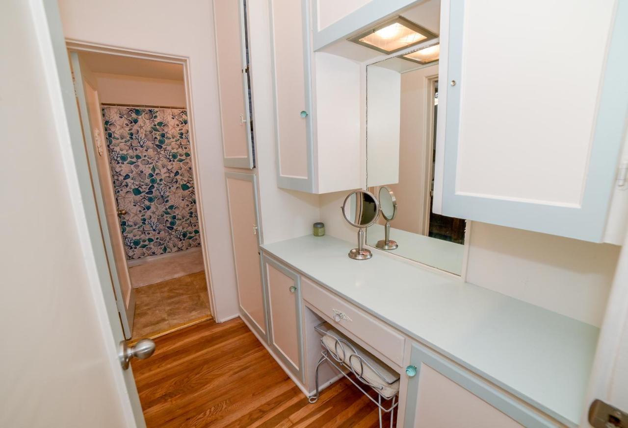 Beachfront Upper Unit * Oceanside