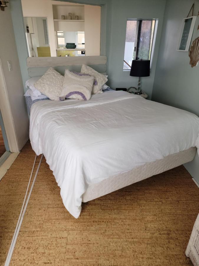 Beachfront Upper Unit * Oceanside