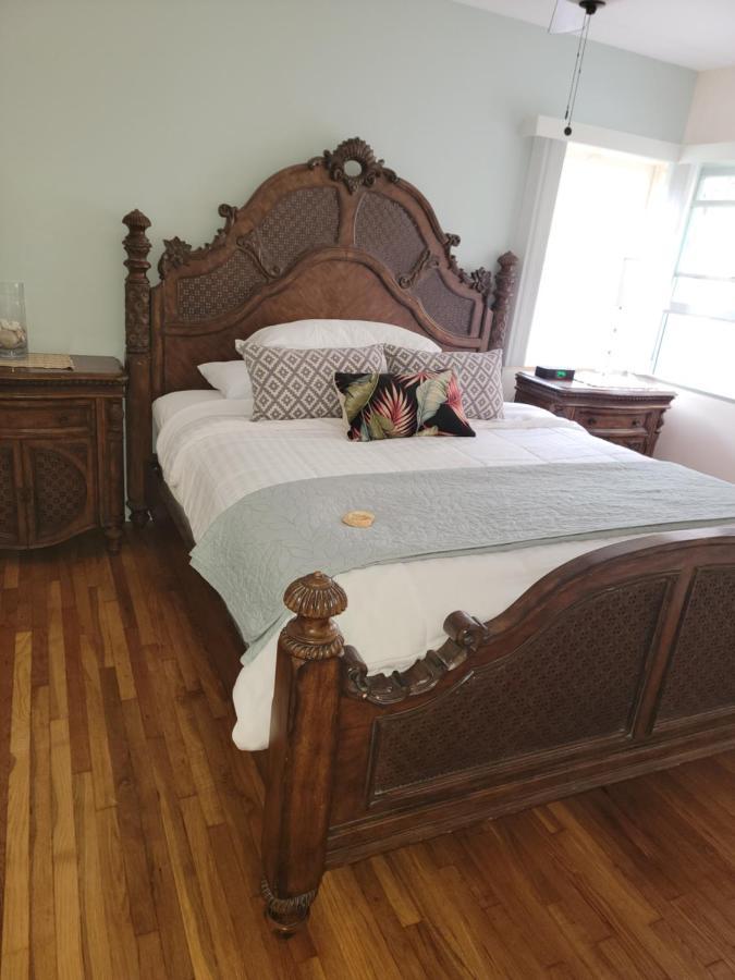 Beachfront Upper Unit Oceanside